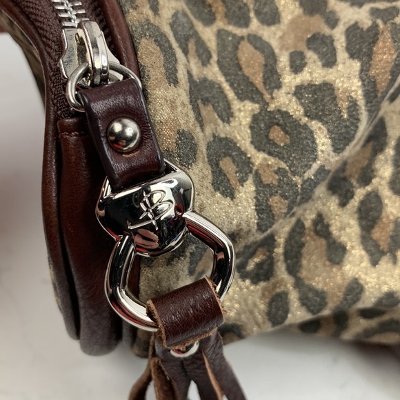 B Makowsky Leopard Print leather trim Fringe tassel Barrel bag Zip Crossbody - Picture 4 of 16